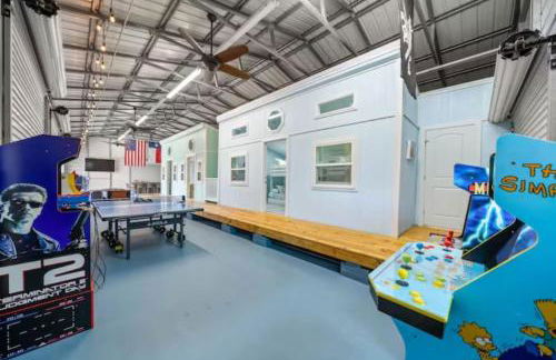 Gorgeous Home with Huge Private Pool and Game Room - Foto 50