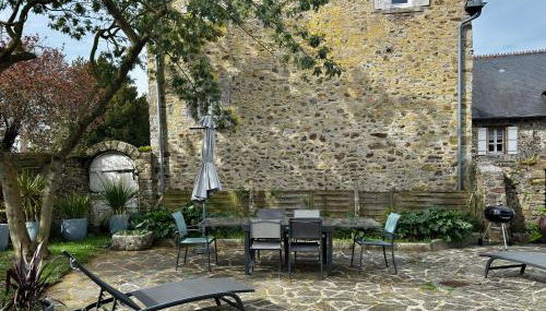 La Triolette, maison chaleureuse, indépendante et refaite à neuf dans le Vieux Coutainville, tourisme ou télétravail - Foto 3, Garden, Garden view