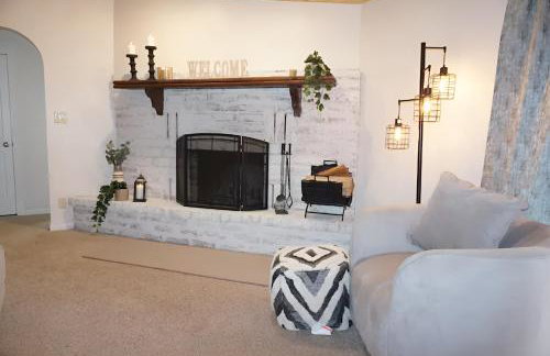 Chic Country Home in the Woods with Hot Tub - Foto 2