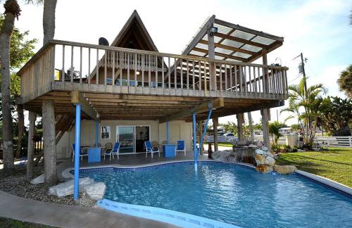 Beautifully Decorated Waterfront Chalet Rental in Grant, Florida - Photo 1