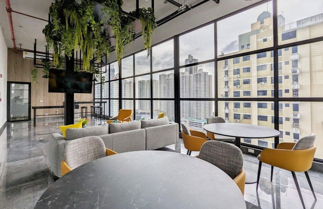 Luxurious 1BR Apartment With Stunning Balcony View - Photo 27