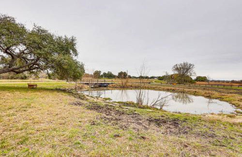 Large Yard and Pond Fayetteville Rural Retreat - Foto 25