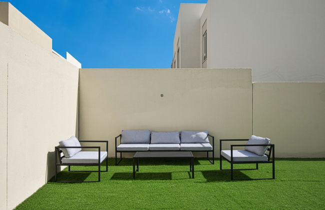 Elegant 3 BR Dubai South - Photo 58