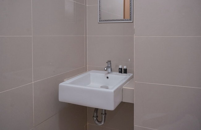Convenient Studio Apartment At B Residence - Foto 10