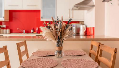 Charming Beachside Town House - Photo 3