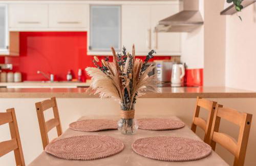 Charming Beachside Town House - Photo 3