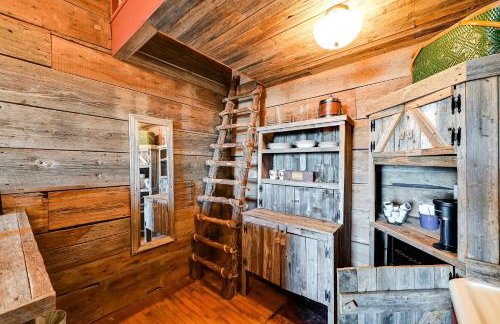 Western-Themed Decatur Studio on Main Street! - Foto 9