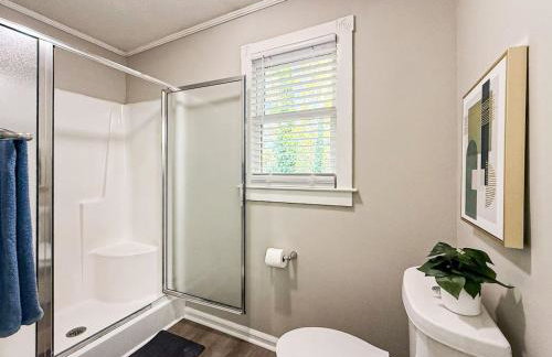 King Bed! Soaking tub! Fenced Yard w Screen Patio - Foto 38
