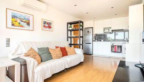 Apto en la playa a 20 min en tren de Barcelona - Foto 3, furniture