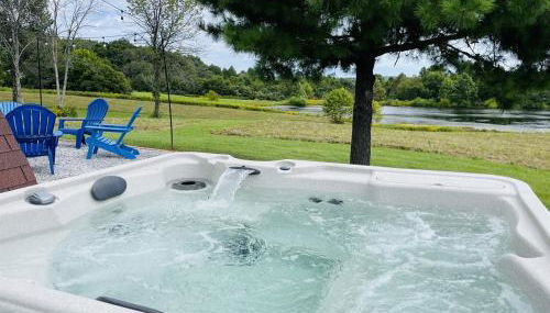 Cozy 2BR A-Frame Cabin w Hot Tub & Lake Views - Foto 2