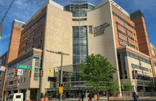 Modern Home 2BR 2BA Free Off-Street Parking & Wifi - Foto 21