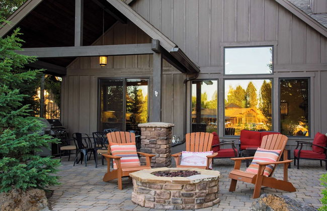 Klamath by Avantstay Gorgeous Mountain Home w/ Fire Pit, Spa & Lake Views - Photo 31