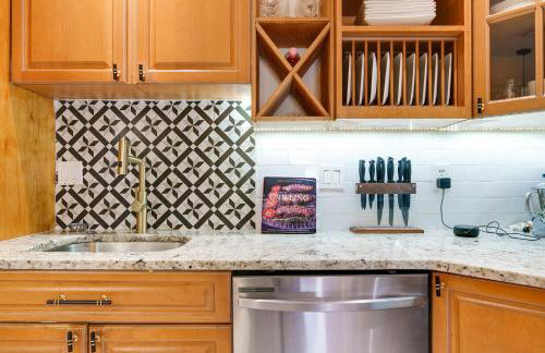 Lounge Area Office Fenced Yard Near It All - Photo 43