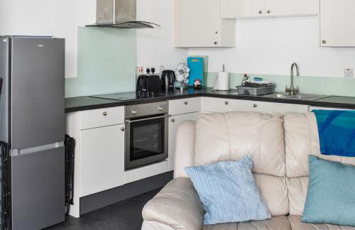 Solent Charm - Photo 5