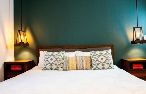 The Mighty Pines Retreat + Large Patio + BBQ+View! - Foto 17