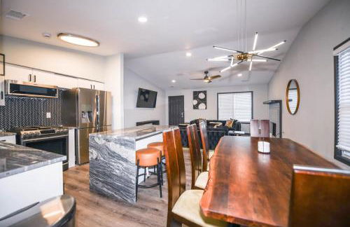 Spacious 4 bedroom 8 beds 20mins From downtown - Foto 1