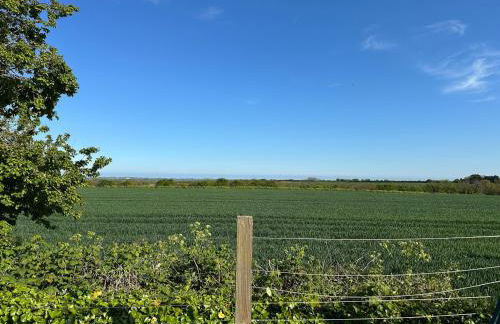 Modern Family Home near Reculver - Sleeps 8 - Pets Friendly! - Photo 38