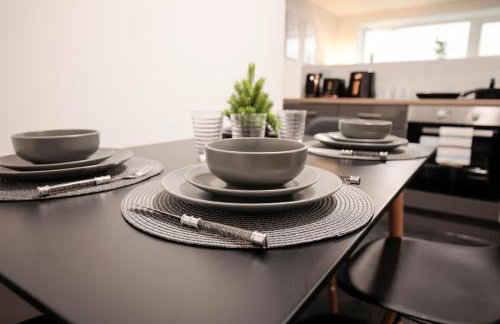 Bartlam Place, Sleeps 6, Central Oldham - By NMB Property - Foto 11