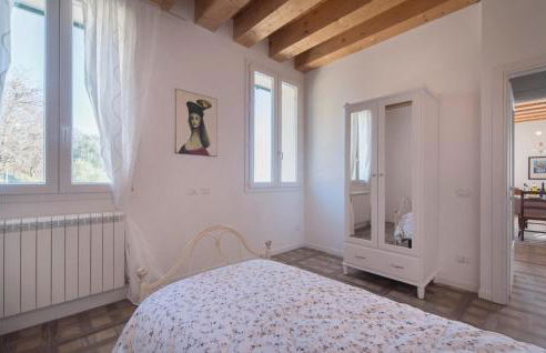 Amazing Apartment In Valnogaredo Pd - Foto 12