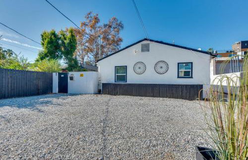Van Nuys Abode with Patio, 7 Mi to Universal Studios - Foto 1