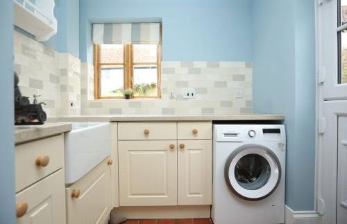 Modern 5-Bed Home, Guests 9, Secure Parking, Contractors - Foto 23