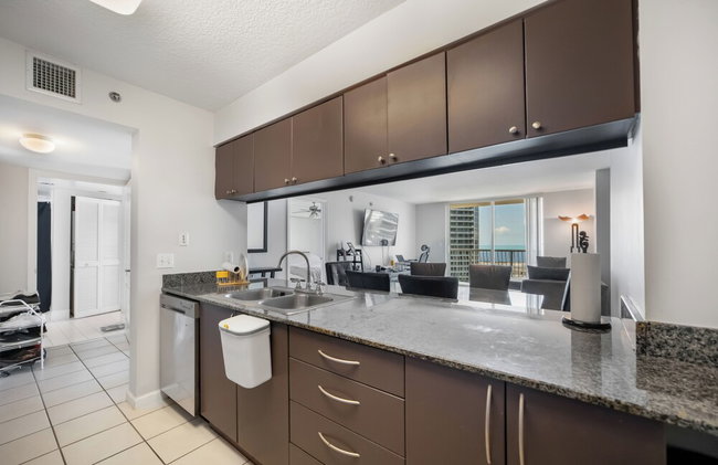 Luxurious 3BR Condo with Pool in Brickell - Foto 119