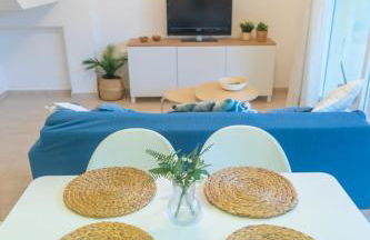 Adosado con Piscina, Garaje, Jardín y Playa - Foto 4