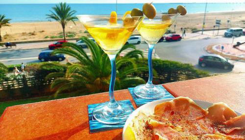 Primera linea playa Apto recien reformado Piscina - Foto 2