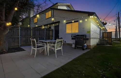 1BD 1BA Stylish Arlington Home w Backyard - Foto 21