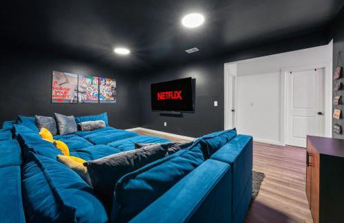 Chalet with Hot Tub, Game, Movie Room, Lake and Pool Access - Foto 41