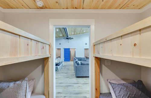 Riverfront Caddo Shack Home with Views and Fire Pit - Foto 25