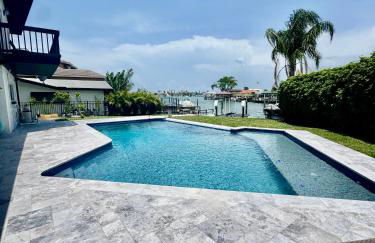 Clearwater Beach Waterfront Modern Villa 4BD 2BIG OPEN LOFT 4BT with Pool Boat Deck Sleep 15 - Foto 7