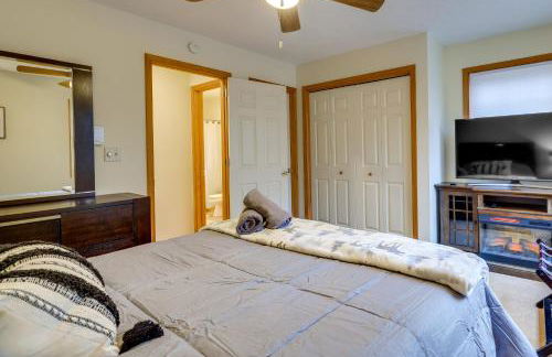 Hot Tub, Game Room! Poconos Home 22 Mi to Slopes - Foto 10