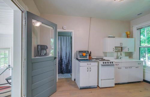 3 Mi to Liberty U Apt with Full Kitchen and King Bed! - Foto 4