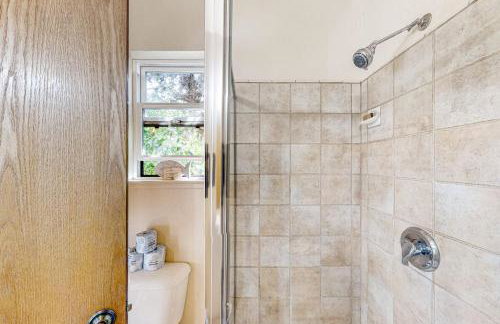 Urban Escape Compound - Photo 16