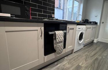 Central Near Hospital 2 Bedroom - Sleeps 4 - Self Check In - Fully Furnished - Foto 14