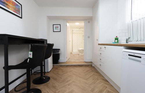 New Lodge Studios with Full Kitchen and Parking - Foto 14