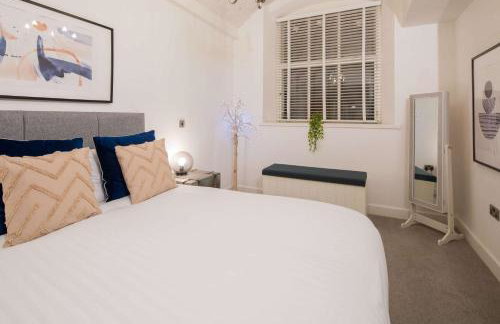 Liverpool Gem, Spacious 2BR Apt, Sleeps 8 - Photo 16