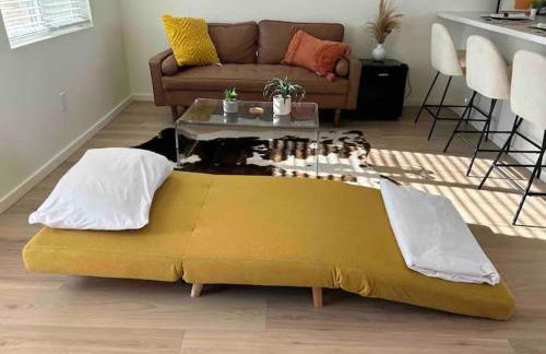 Serene Modern Home Backdoor with great WiFi, games, movies, patio seating and bbq Easy Access to North Joshua Tree National Park in 10 minutes - Foto 72