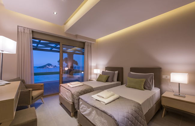 Artina Luxury Villa - Photo 3