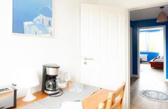 - Ocean Haven Deluxe with Coastal Charm - 2-Room Sea-Inspired Apartment 75 qm - Central Location - Elegant Nautical Design - Renovated in 2024 with TV & Netflix - Full Kitchen & Free Parking - Near Metro & Airport - King Beds - - Photo 23