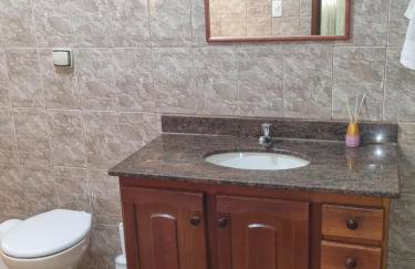 Casa com dois quartos,dois banheiros,sendo um, uma suíte,sala de estar cozinha e garagem - Foto 22