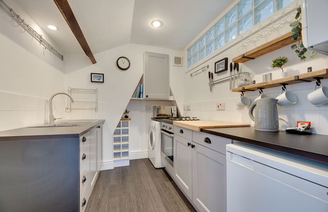 Percy Apartments - By Week2Week - Photo 8