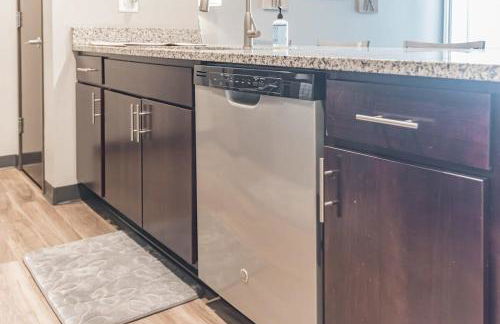 Spacious 2BR Suite Plus Patio Near Iowa State - Foto 12