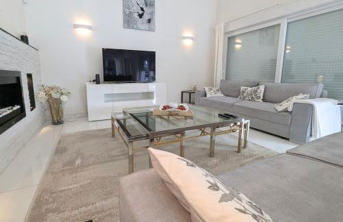 Luxurious Villa with Pool - Foto 57