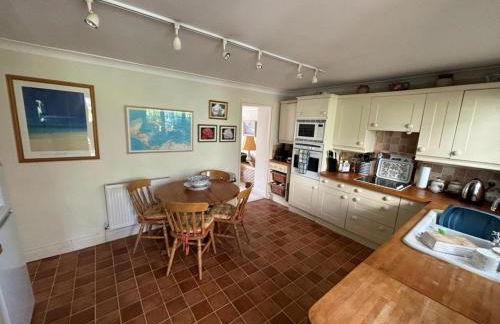 Spacious 4 bed family home near coast - Foto 24