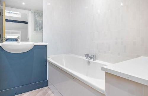 St George's Quarter Stay - Modern City Centre Duplex - Perfect for Business & Leisure - FREE PARKING - WiFi Included - Close to transport links - Foto 6