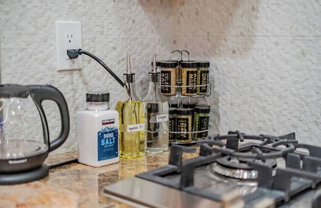 Monterey Park Retreat: Spectacular Views & Comfort - Foto 17