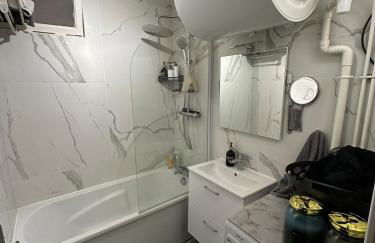 Superbe appartement au pied du RER A et U Arena - Foto 3