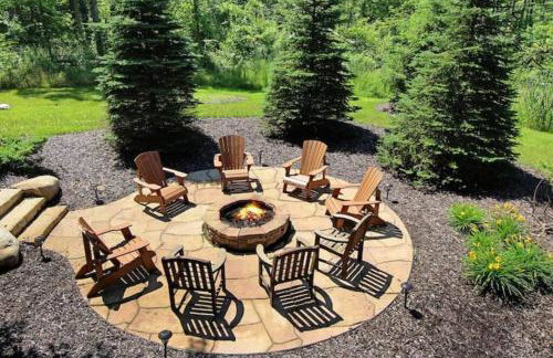 Secluded cabin on 10 acres - hot tub & game room! - Foto 43